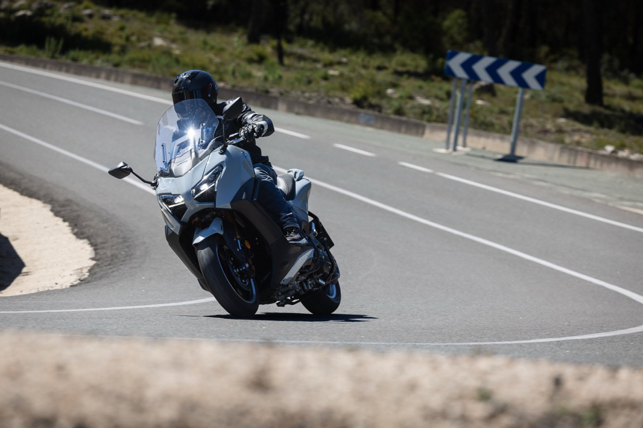 Yamaha TMAX Tech Max - riding